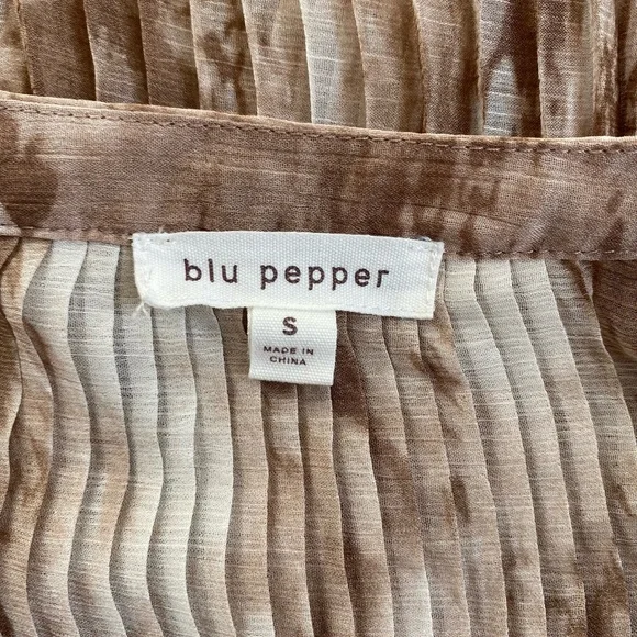 Pink blouse. - Picture 2 of 2